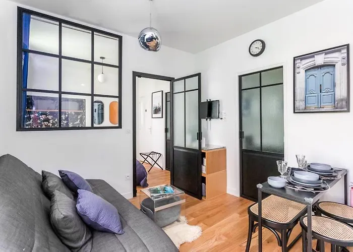 C Cozy Batignolles Apt, Metro Right At Your Doorstep
