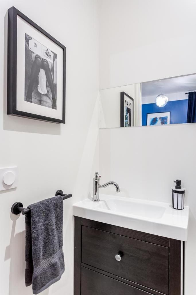 C Cozy Batignolles Apt, Metro Right At Your Doorstep